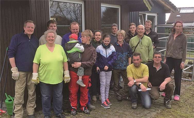 Mit vielen fleißigen Helfern war die Arbeit schnell erledigt. privat