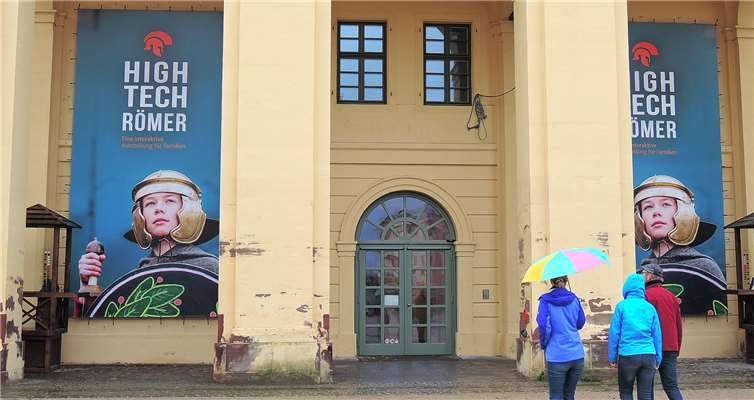 Mit vielen interaktiven Ausstellungsstücken ist dieAusstellung „High Tech Römer“ ein attraktiverAnlaufpunkt. Außerdem warm und trocken.