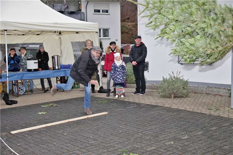 Mit vollen Körpereinsatz wurde um die größten Weiten gekämpft.