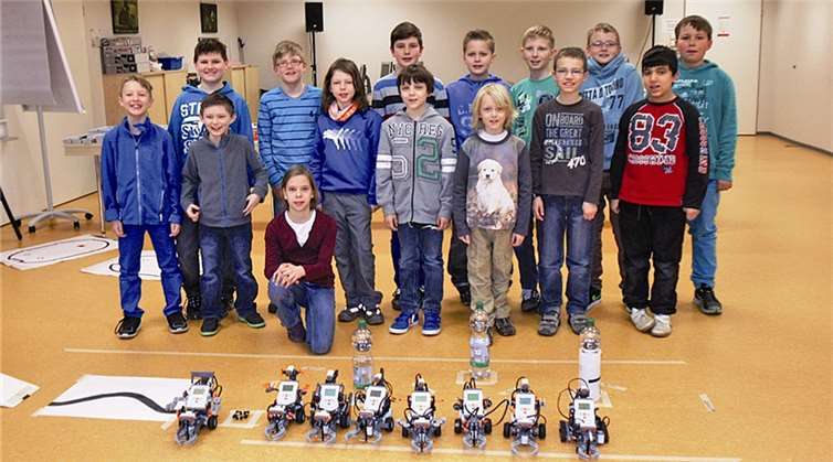 Mit voller Freude präsentierten die jungen Teilnehmer ihre selbst gebauten Roboter.  privat
