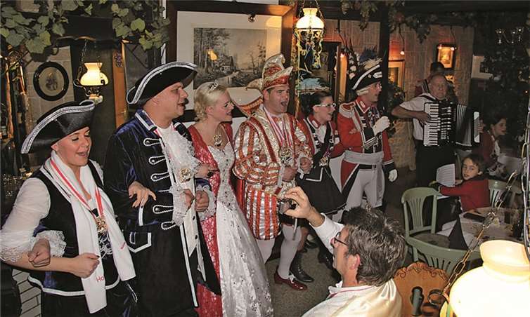 Mit von der Partie beim Gardeappell der Hafengarde war das Wölle Prinzenpaar Prinz Frank II. und Prinzessin Alexandra I. (Gilles) nebst Hofstaat. privat