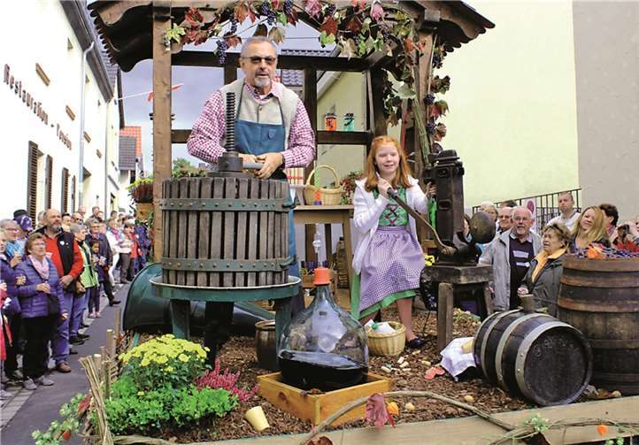 Mit von der Partie im Festzug war der letzte Winzer beim Keltern seiner Handlese