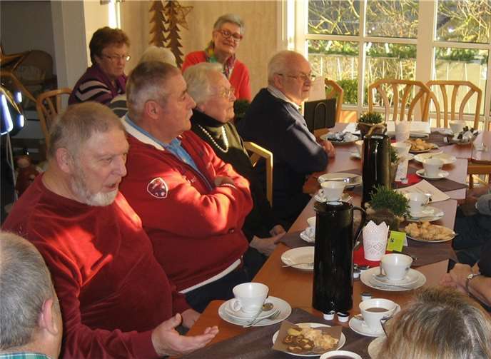 Mit vorweihnachtlicher Stimmung trafen sich Mitglieder des Sozialverbandes VdK Buchholz-Umgebung/Nörtershausen mit Begleitung zum Adventkaffee und Jahresabschlussfeier im Café Hillen.privat