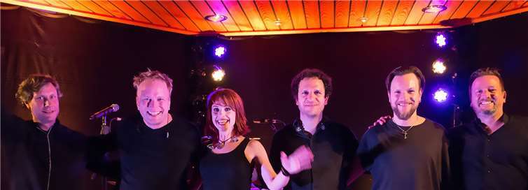 Mit werblicher Unterstützung der röhrig-forum Kulturbühne kann man mehrere besondere Benefiz-Konzerte erleben, wie zum Beispiel am 1. September „Joe Wulf & the Gentlemen of Swing“ mit Weltstar „Denise Gordon“.