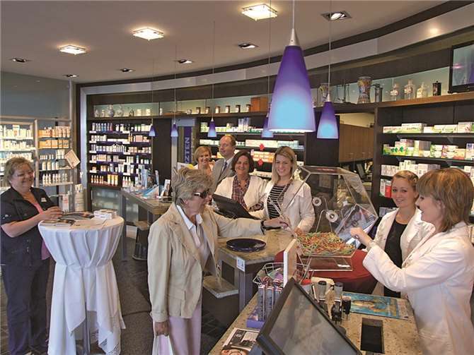 Mit zahlreichen Aktionen feierte die Andernacher Post Apotheke um die Familie van Boemmel das 40-jährige Firmenjubiläum.WAMFO.DE