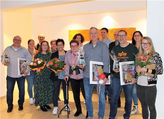 Mit zahlreichen Präsenten wurde das Kripper Dreigestirn sowie sein Gefolge verabschiedet. Foto: privat