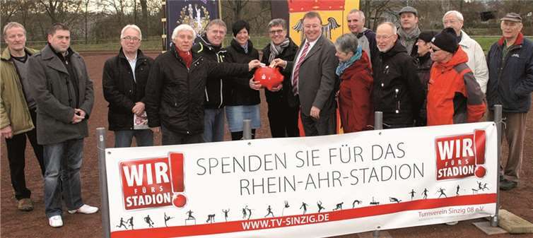 Mit zahlreichen Vertretern aus Sport und Politik startete der TV Sinzig seinen Spendenmarathon für das „Tartan-Projekt“.BL