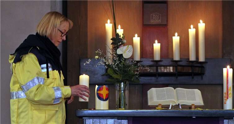Mitarbeitende der Notfallseelsorge Westerwald und Rhein-Lahn sowie Einsatzkräfte der Polizei, Feuerwehr und Hilfsdienst waren zum Gottesdienst eingeladen.