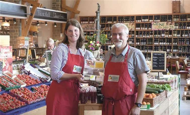 Mitarbeiter des Schneiders Obsthof Marktscheune während des Beerenfestes.privat
