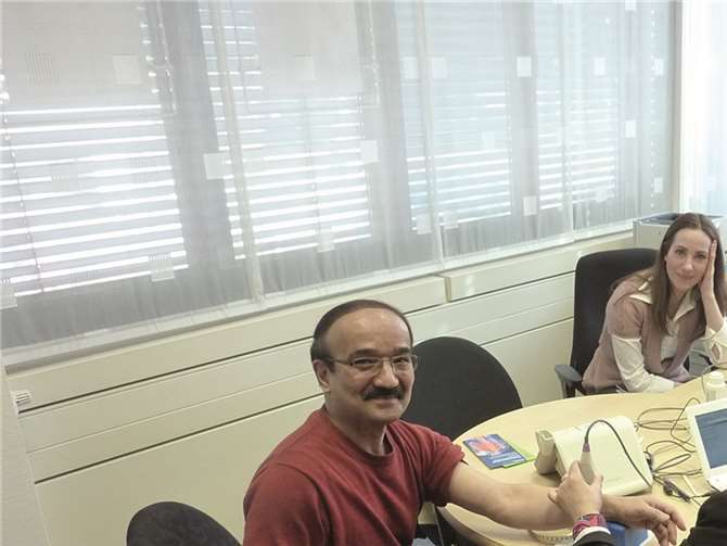 Mitarbeiter nutzten die Möglichkeit, Risiken wie Osteoporose oder Fehlstellungen der Wirbelsäule zu klären.  Privat