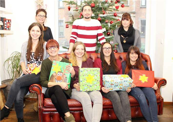 Mitarbeiter und Kunden der Haareszeiten Naturfriseure erfüllten gemeinsam 40 Kinderwünsche.