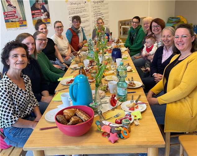 Mitarbeiterinnen der Fachstelle Frühe Hilfen tauschten sich mit Hebammen aus. Foto: Christa Fröhlich