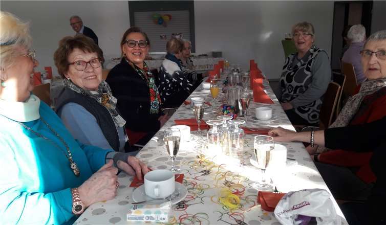 Mitbürgerinnen und Mitbürger der Ortsgemeinde Straßenhaus verbrachten einen schönen Nachmittag im „Kaffie Stuff“.Fotos: privat