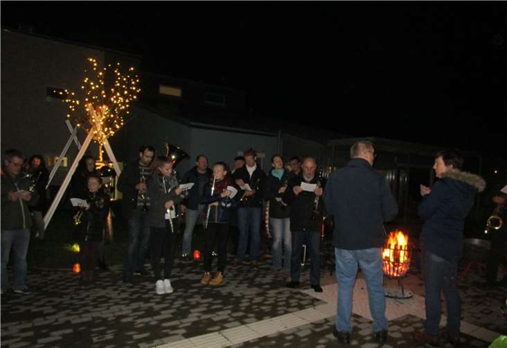 Mitglieder, Eltern und Mitarbeiter der SDM warteten zum zweiten Mal ganz gespannt auf die weihnachtliche Musikdarbietung des Musikvereins St. Sebastian.privat