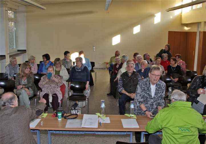 Mitglieder der Bürgergemeinschaft Mach Mit bei der Versammlung. Richard Jaroš
