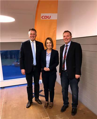 Mitglieder der CDU Dierdorf informierten sich zusammen mit Stadtbürgermeister Thomas Vis über die Initiativen zur Abschaffung der Straßenausbaubeiträge.Foto: privat