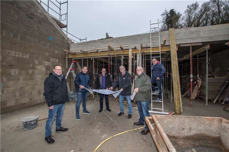 Mitglieder der CDU-Stadtratsfraktion Polch bei einer Besichtigung am Bürgertreff in Ruitsch. Foto: CDU Polch