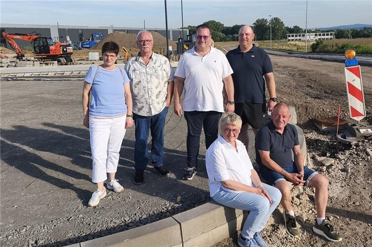 Mitglieder der CDU-Stadtratsfraktion bei einer Besichtigung der Baustelle des neuen Zentralen Omnibusbahnhofs.