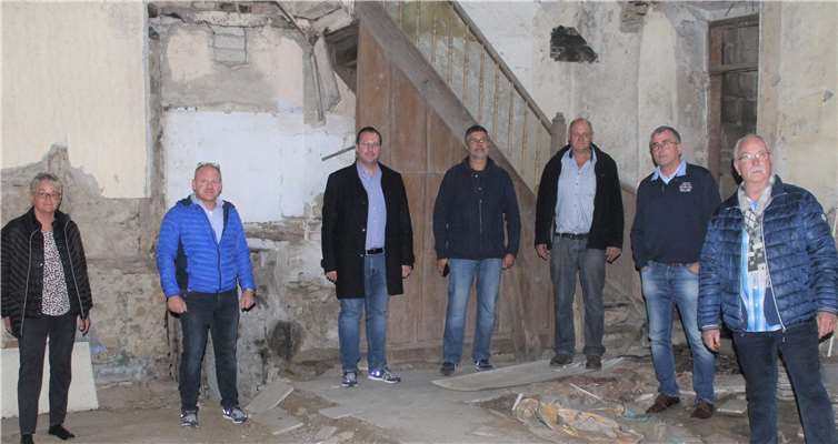 Mitglieder der CDU-Stadtratsfraktion vor Ort im „alten Gefängnis“ mit dem Eigentümer Peter Gilles. Foto: privat