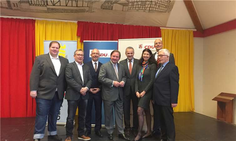 Mitglieder der CDU Wachtberg mit dem NRW Finanzminister Lutz Lienenkämper.C. Stock