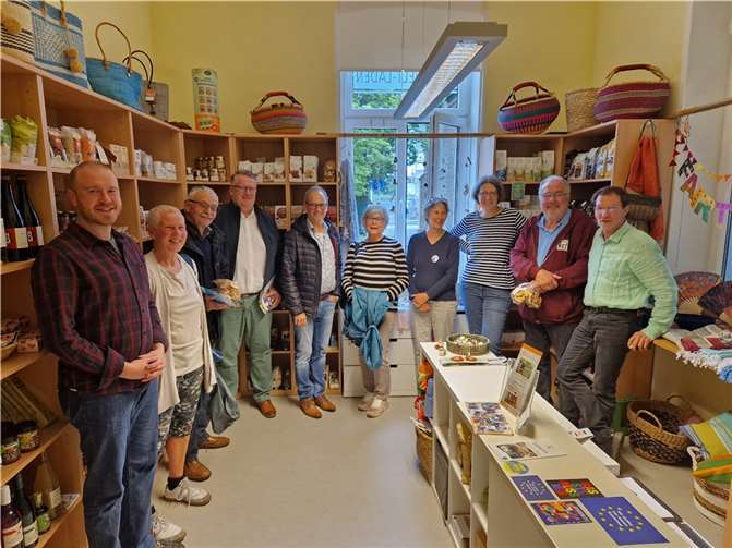 Mitglieder der FBL Remagen besuchten den örtlichen Weltladen.  Foto: privat