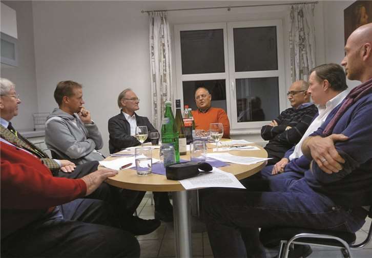 Mitglieder der FDP Bendorf mit den Vallendarer Parteifreunden am ersten gemeinsamen Abend im Büro der Medizintechnik Baldus.privat