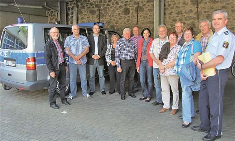 Mitglieder der FWG-Fraktion im Verbandsgemeinderat Weißenthurm bei der Polizeiinspektion Andernach. privat