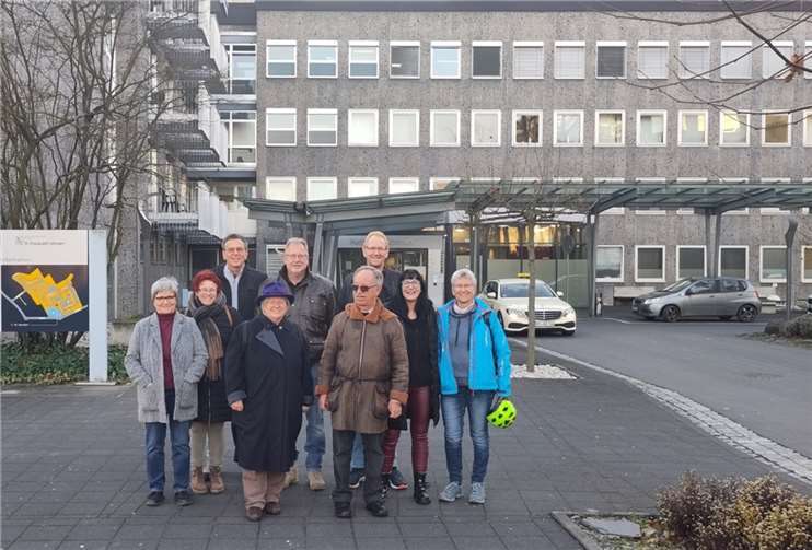 Mitglieder der FWM und FWM3 vor dem Krankenhaus in Mayen.  Foto: FWM3