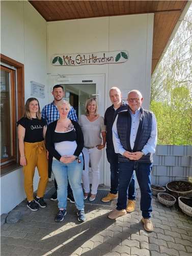 Mitglieder der Freien Wählergruppe Andernach e.V. haben die Kindertagesstätte „Eichhörnchen“ in Eich besucht, um sich über die aktuellen Entwicklungen in der Kita zu informieren. Foto: privat