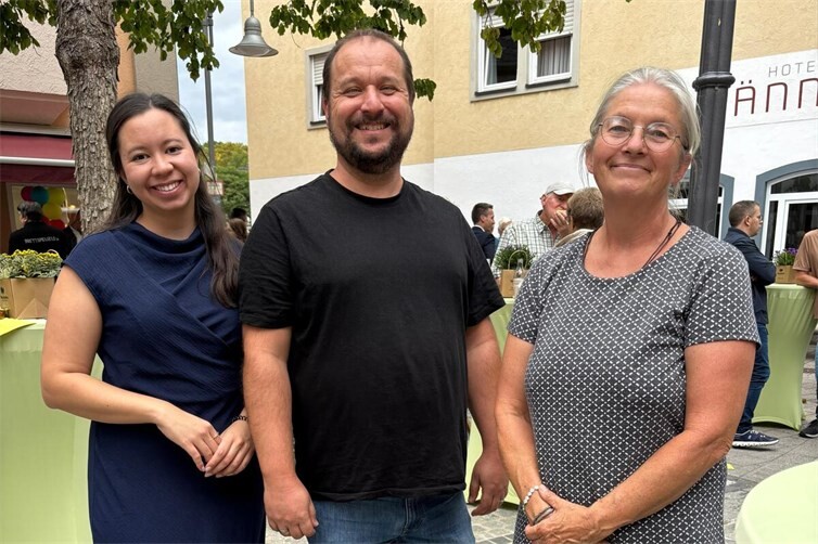 Mitglieder der Grünen Stadtratsfraktion bei der Eröffnung der Niederhutstraße