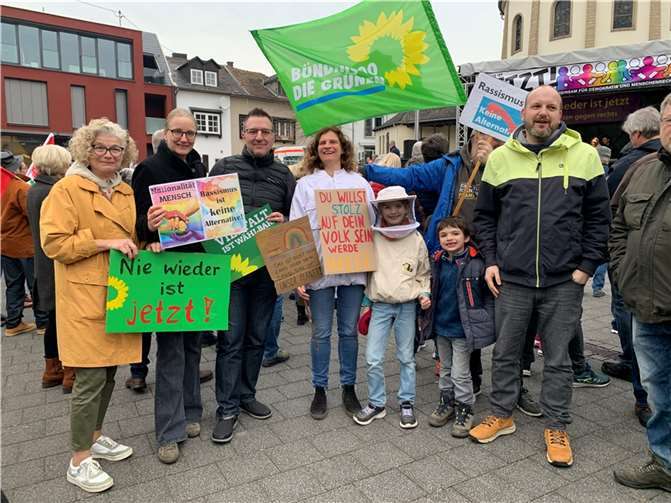 Mitglieder der Grünen bei der Demo gegen Rechts in Bendorf.  Foto: privat