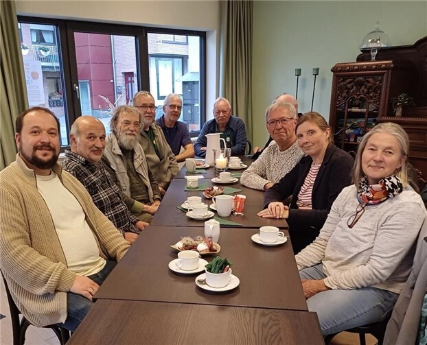 Mitglieder der Grünen beim offenen Austausch mit Corinna Rüffer. Foto: Christoph Scheuer