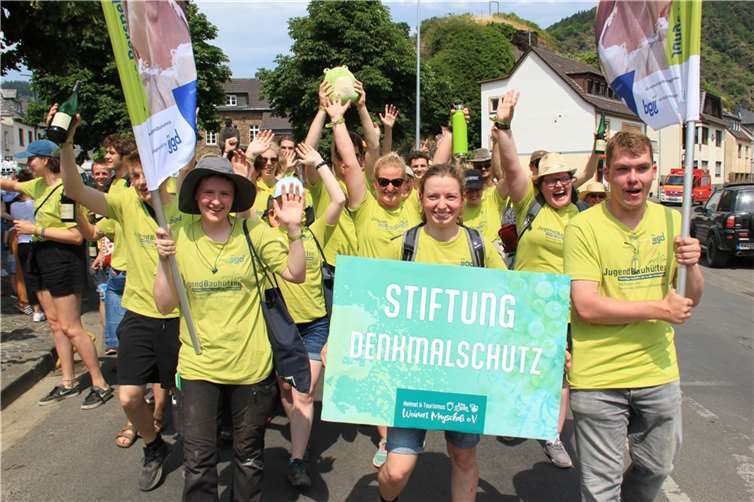 Mitglieder der Jugendbauhütten der Deutschen Stiftung Denkmalschutz waren mit Spaß dabei.