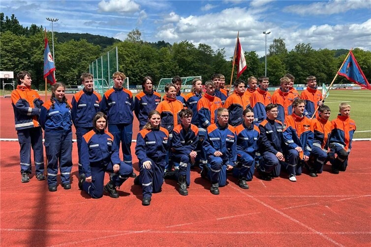 Mitglieder der Jugendfeuerwehren der Gesamtstadt Remagen, Sinzig und Burgbrohl nahmen an der Abnahme teil.
