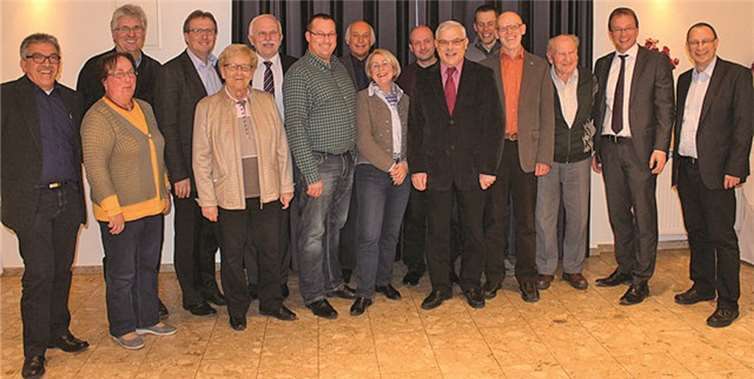 Mitglieder der KPV Mayen-Koblenz mit dem neu gewählten Kreisvorstand, in der Mitte Kreisvorsitzender Bernhard Mauel (8.v.li.). KPV Mayen-Koblenz