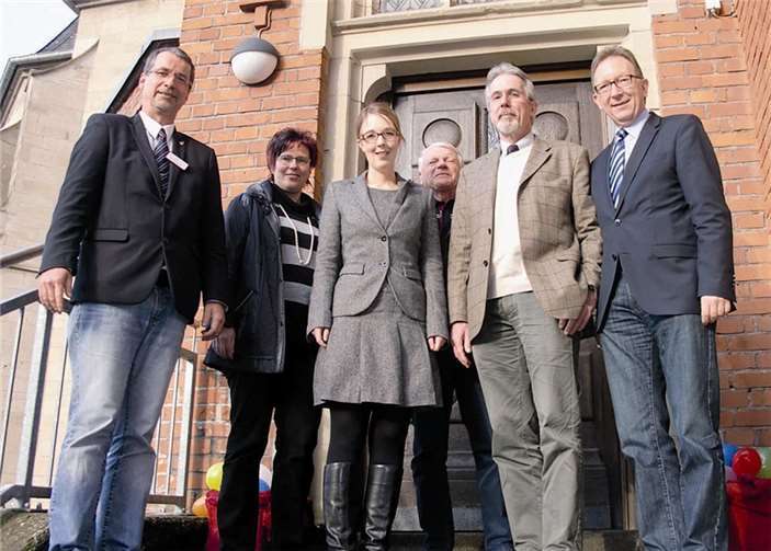 Mitglieder der Linzer CDU statten der Linzer Senioren-Residenz Sankt Antonius einen Informationsbesuch ab. Einrichtungsleiter Sven Lefkowitz (l.) freut sich über den Besuch von CDU-MdL Ellen Demuth (m.), Dr. Hans-Georg Faust vom AOK-Bundesverband (2.v.r.) und dem CDU-Bundestagsabgeordneten Erwin Rüddel (r.).privat