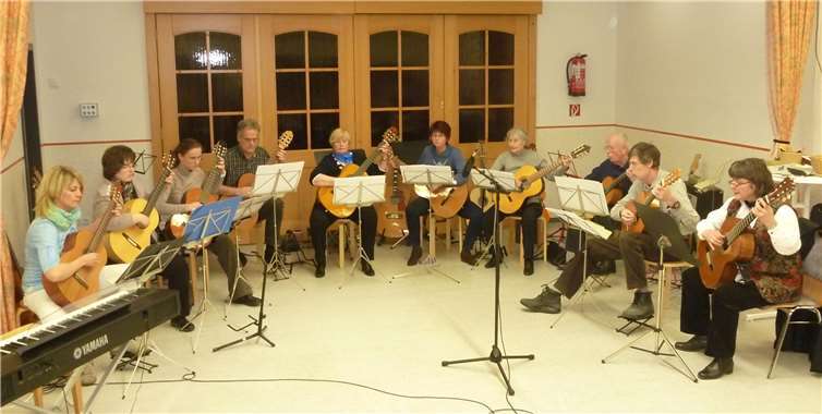 Mitglieder der Musikschule-Dierdorf bei den Proben.privat