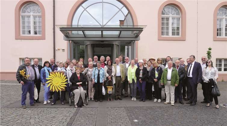 Mitglieder der Projektgruppen der Ehrenamtsinitiative „Ich bin dabei“ fuhren gemeinsam mit Bürgermeister Claus Peitz zum Landestreffen nach Mainz.Stadtverwaltung