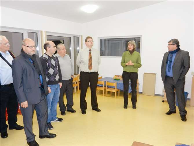 Mitglieder der SPD Bad Hönningen im Gespräch mit Kindergartenleiterin Rita Brücken. privat