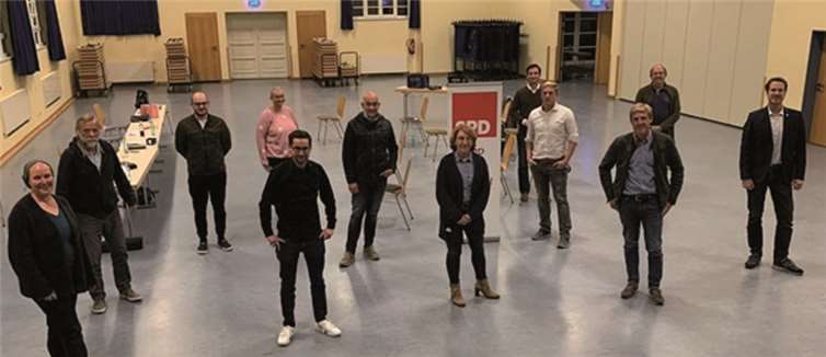 Mitglieder der SPD Brohltal gemeinsam mit der Kandidatin für den Landtag Susanne Müller (Bildmitte) und dem Kandidat für die Bundestagswahl Christoph Schmitt (3.v.r.).Foto: privat