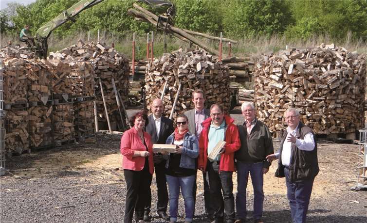 Mitglieder der SPD Maifeld besichtigten auch den Holzhof in Polch.privat