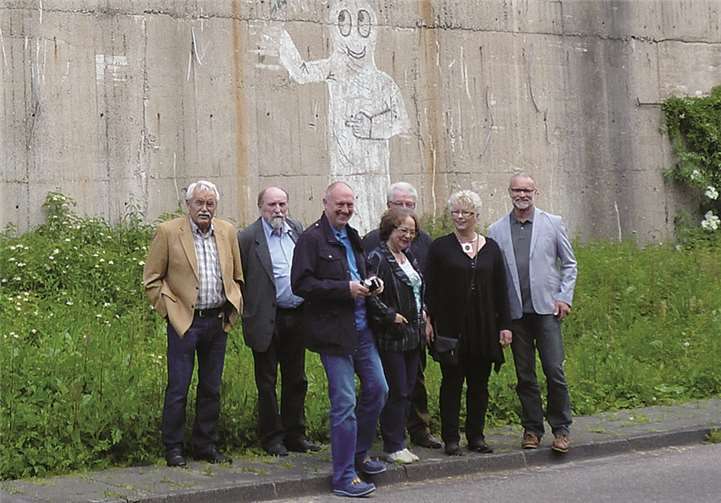 Mitglieder der SPD-Ratsfraktion machten sich ein Bild von der Nutzung einer Bunkeranlage.privat