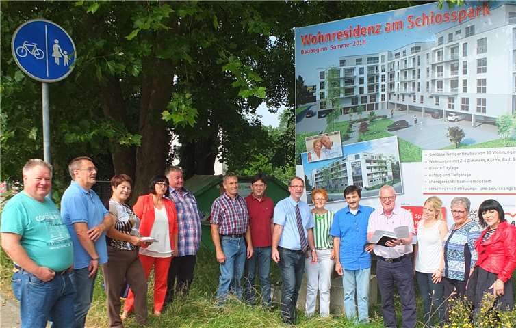 Mitglieder der SPD-Stadtratsfraktion bei der Ortsbegehung. privat