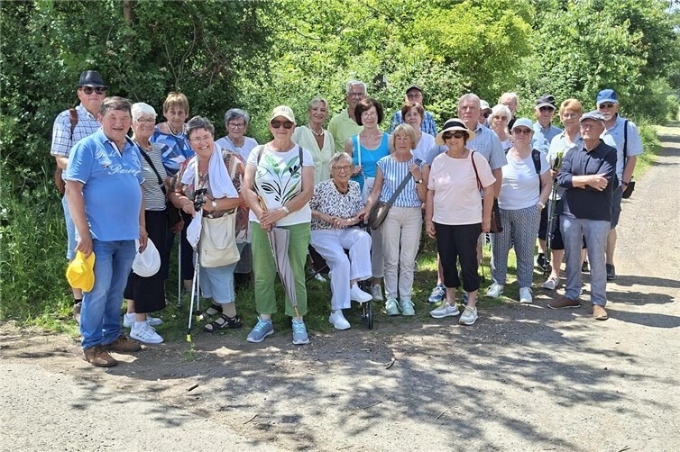 Mitglieder der Senioren Union Gemeindeverband Mendig bei der Wanderung um das Rodder Maar.