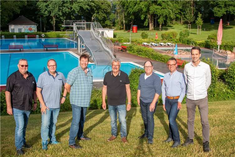 Mitglieder der Stadtratsfraktion der Mendiger SPD informierten sich im Vulkanbad.  Foto: privat