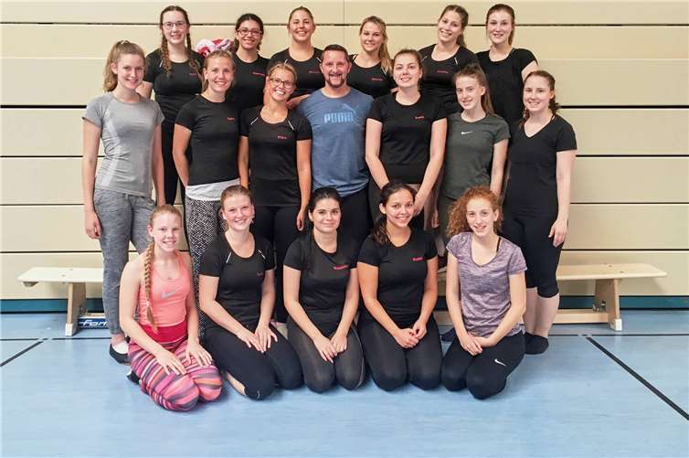 Ernst Voigt als Choreograf zu Gast Mitglieder der TSG Meninas der KG Rot-Weiß Westum.privat