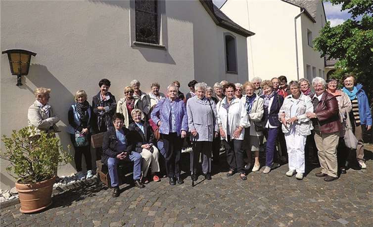 Mitglieder der kfd Löf nach der Andacht. privat