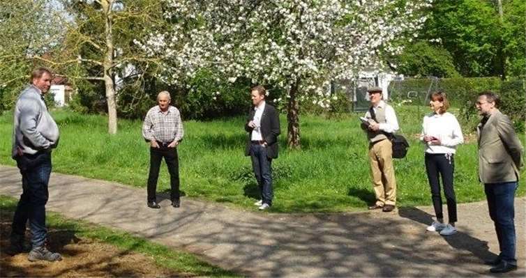 Mitglieder des CDU-Ortsverbands bei einer Ortsbegehung. Foto: privat