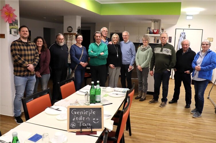 Mitglieder des Fördervereines für das Ignatius-Lötschert-Haus überzeugten sich in den Räumen der Tagespflege vom dortigen Raumbedarf bei zunehmender Auslastung.