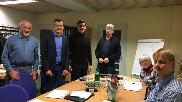 Mitglieder des GRÜNEN Ortsverbandes und der Stadtratsfraktion sprachen mit Vertretern der Firma Zickenheiner: (V.l.:) Wolfgang Rahn (Stv. Vorsitzender der Stadtratsfraktion), Axel und Kim Zickenheiner, Ralf Seemann (Sprecher Ortsverband Neuwied), Inge Rockenfeller und Tobias Reh. Foto: privat